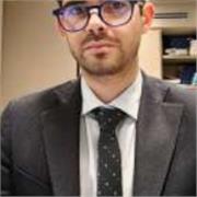 Laureato in economia, con esperienza nel settore bancario e finanziario, offre lezioni di matematica e matematica finanziaria, macroeconomia, microeconomia, economia aziendale, ma anche di Latino e diritto